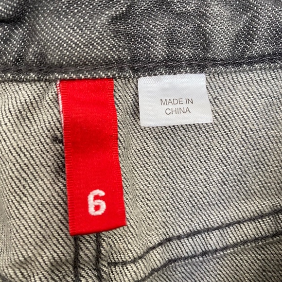 💥3/$25💥 H&M Distressed Denim Mini Skirt Gray Size 6 - Picture 6 of 7